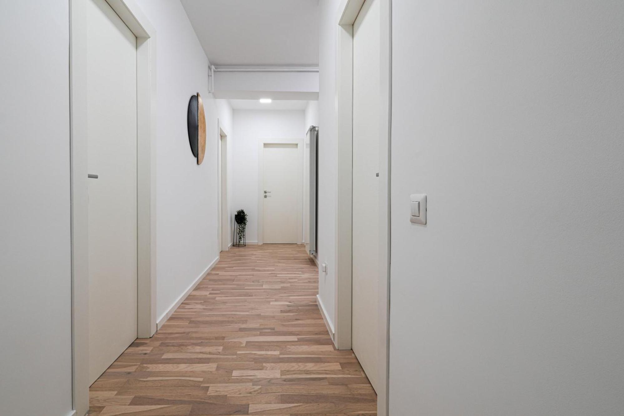 Gabi - Chic Apt With Parking Close To Veranda Mall ブカレスト エクステリア 写真