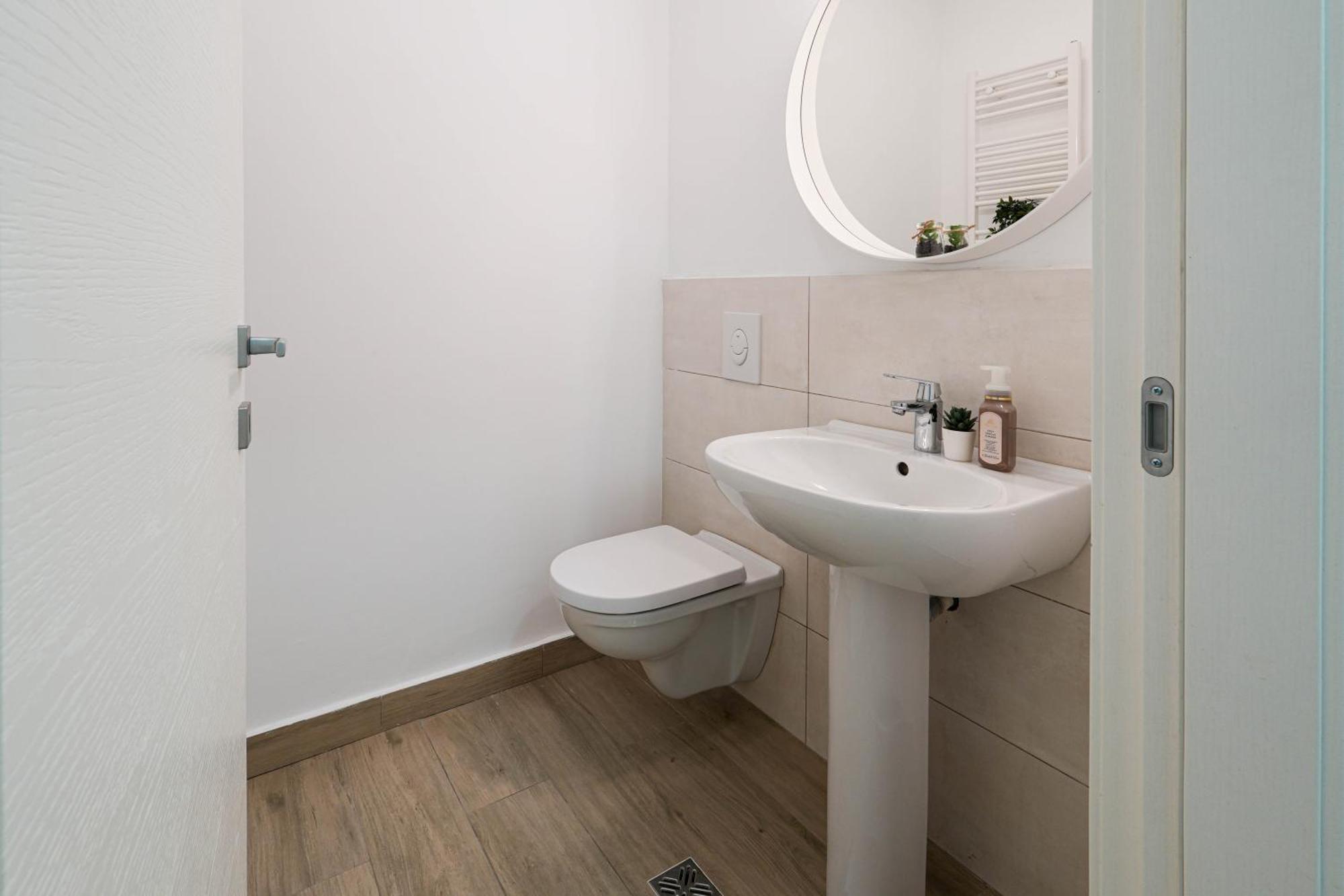 Gabi - Chic Apt With Parking Close To Veranda Mall ブカレスト エクステリア 写真