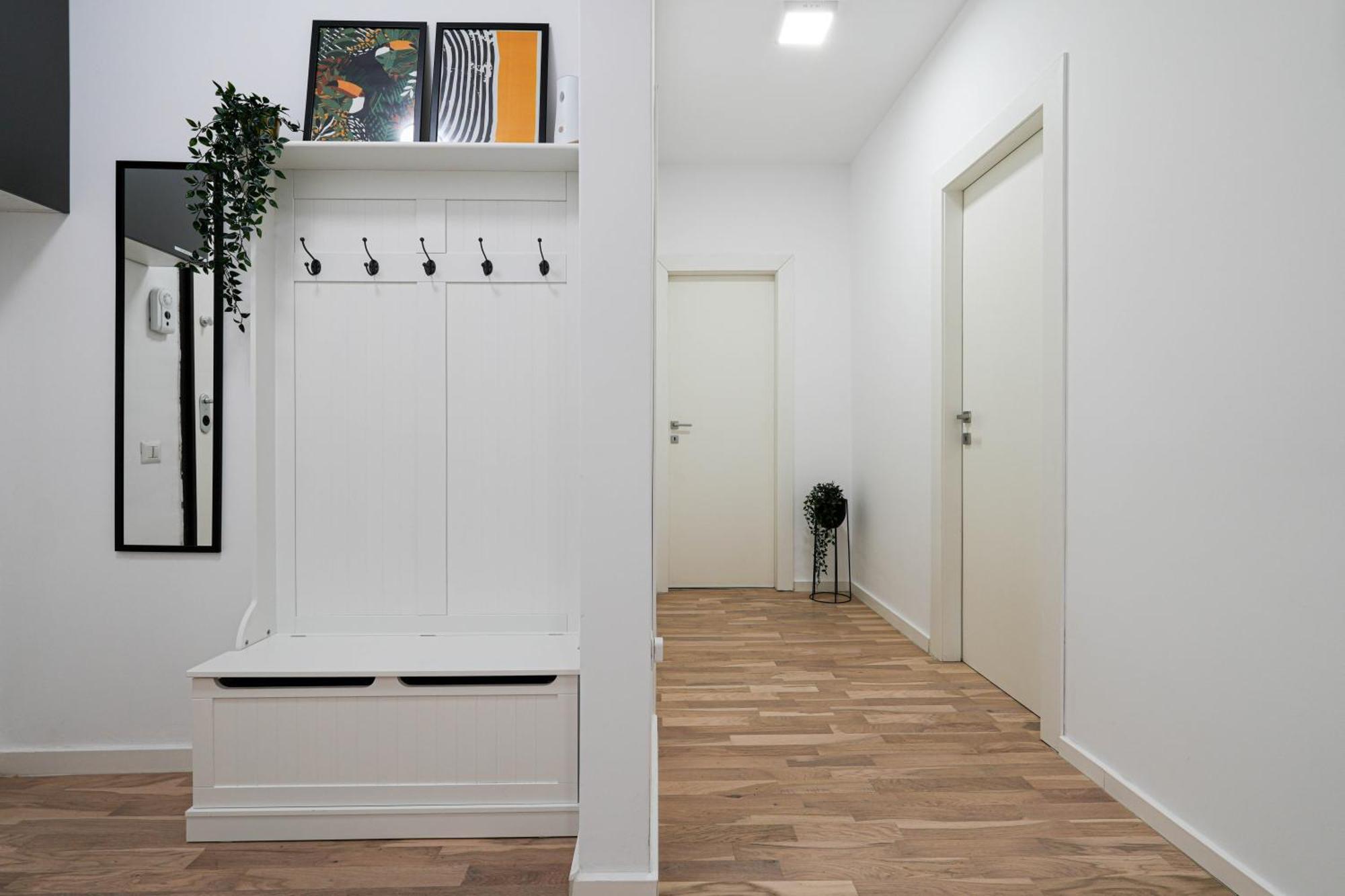 Gabi - Chic Apt With Parking Close To Veranda Mall ブカレスト エクステリア 写真