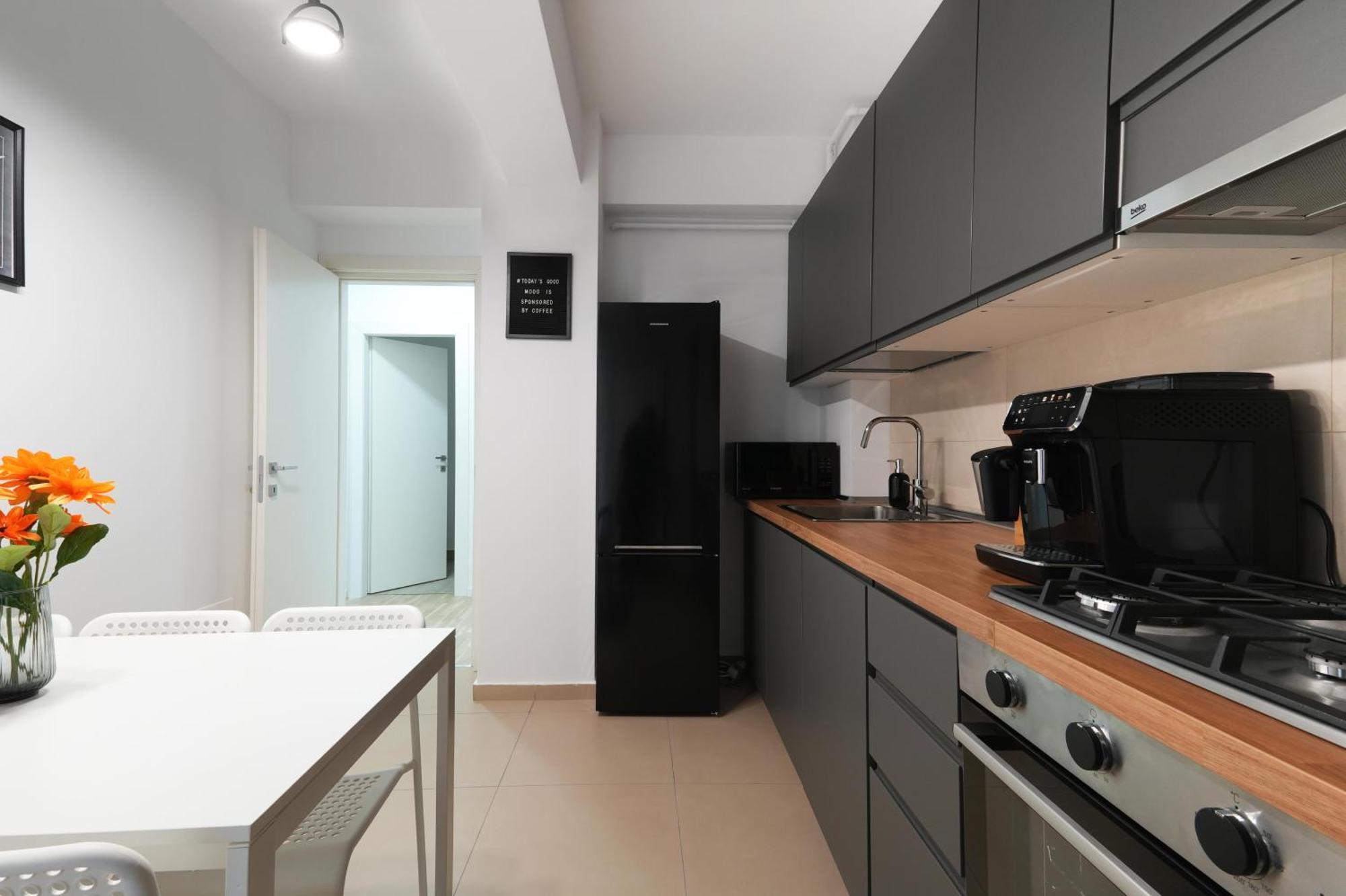 Gabi - Chic Apt With Parking Close To Veranda Mall ブカレスト エクステリア 写真