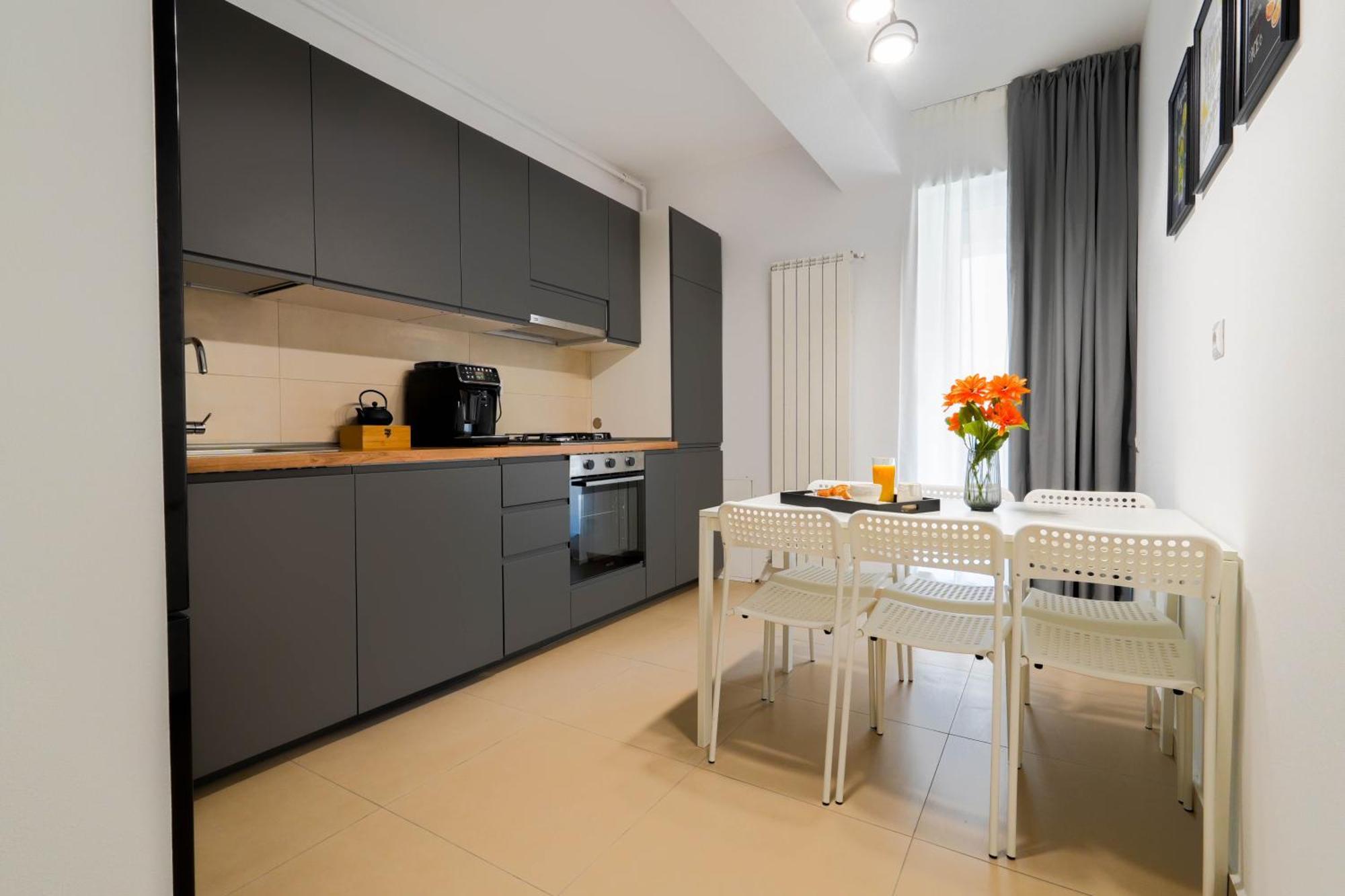 Gabi - Chic Apt With Parking Close To Veranda Mall ブカレスト エクステリア 写真